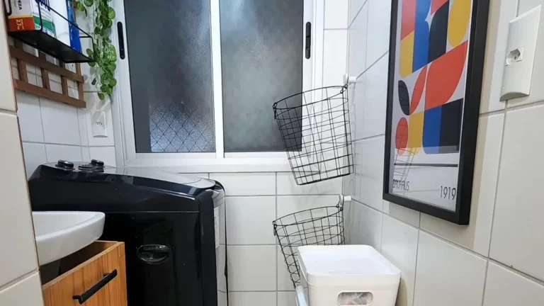 Transformação de lavanderia pequena em apartamento alugado