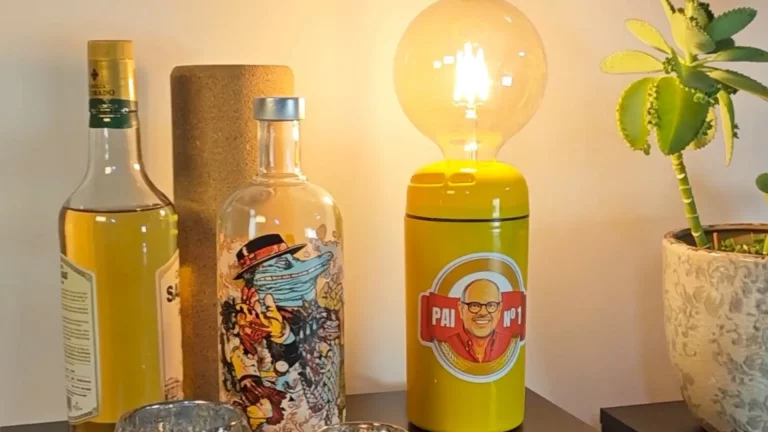 Como fazer luminária usando porta garrafa térmica