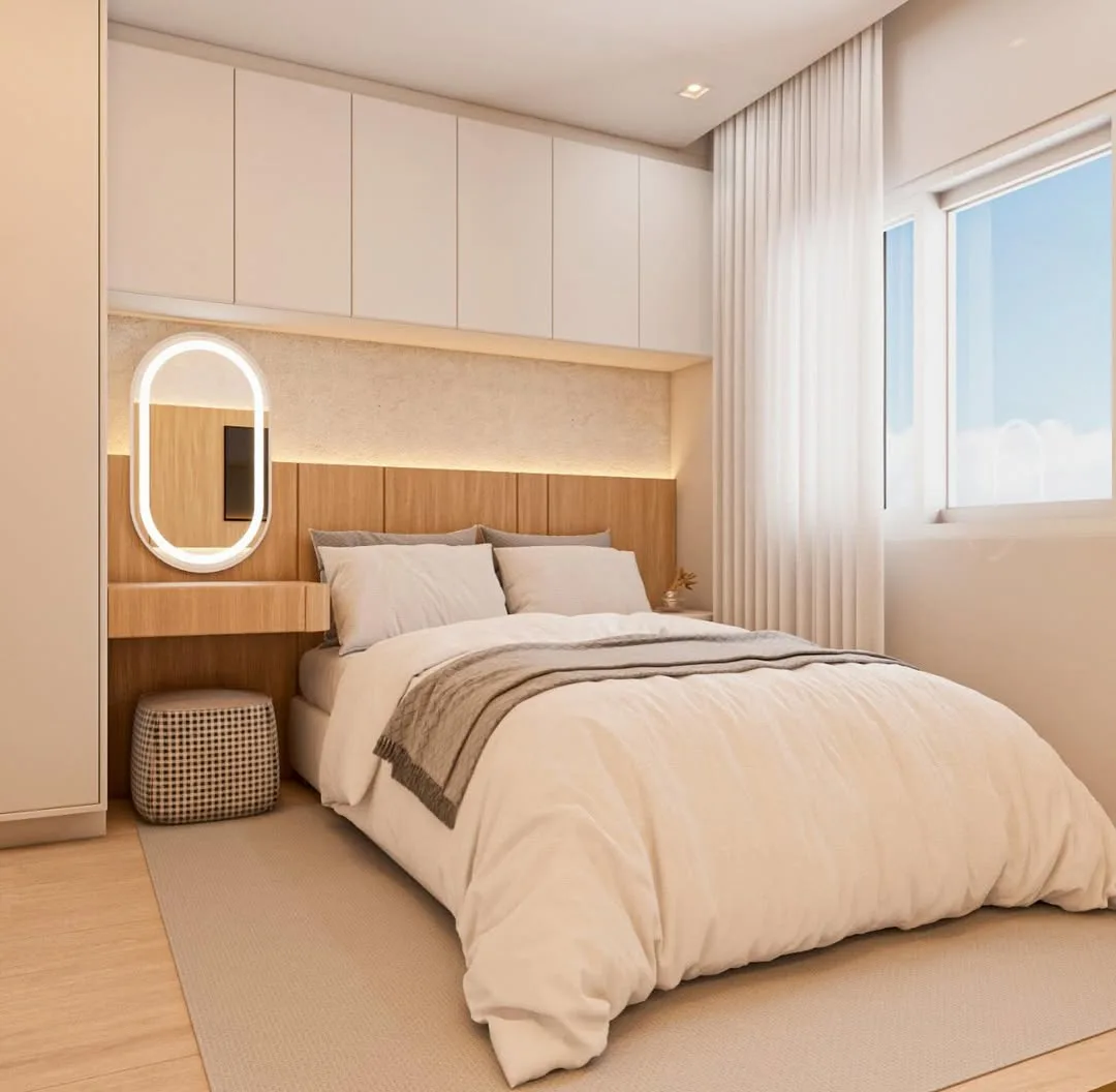 Cabeceira de cama de madeira simples e iluminação de LED quente amarela.