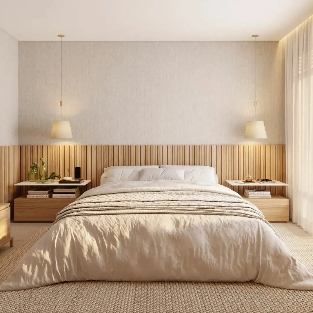 Quarto com painel ripado de madeira clara e luzes nas laterais da cama.