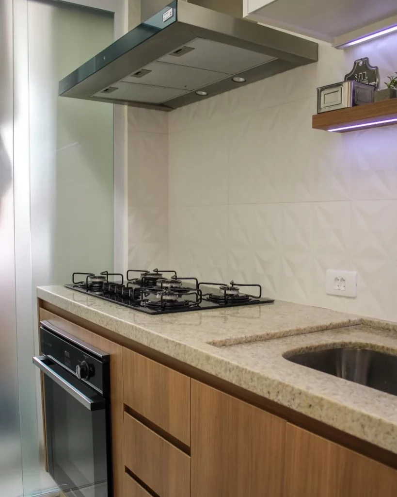 Bancada de cozinha de granito.