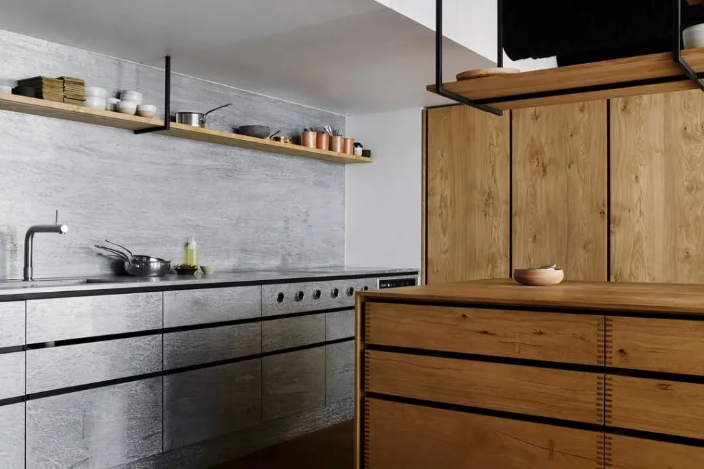 Cozinha moderna e sofisticada, armário marrom.