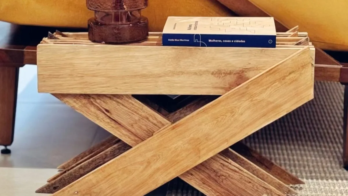 Mesa de centro ou lateral feita com pallets.